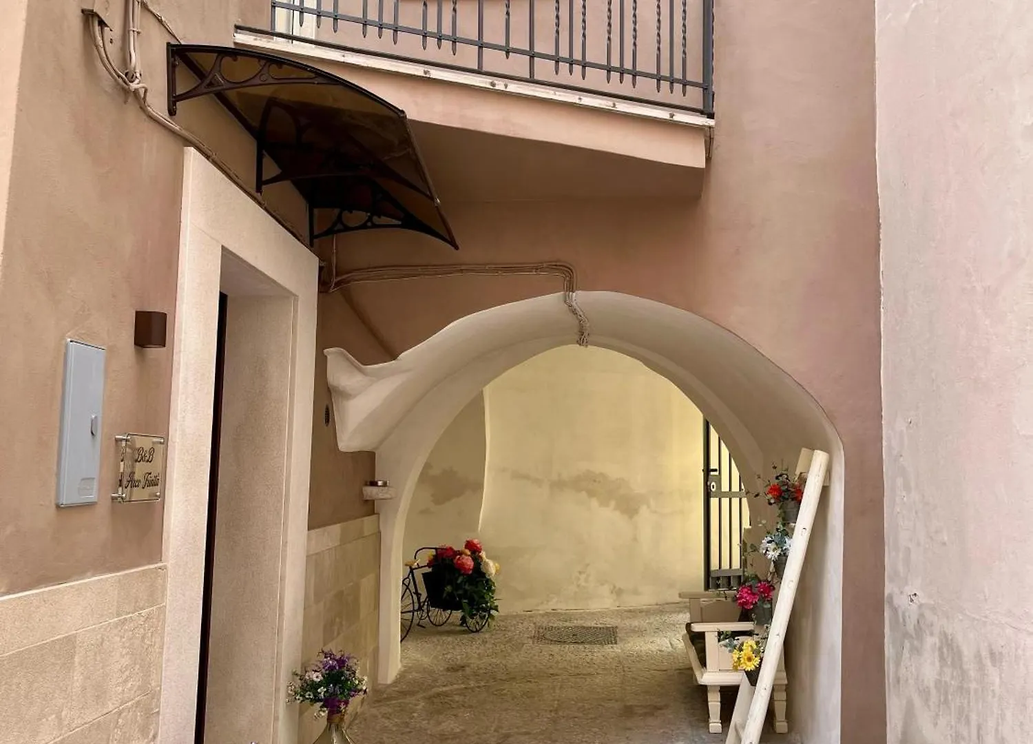 B&B Arco Trinita Bari 0*,  Italy